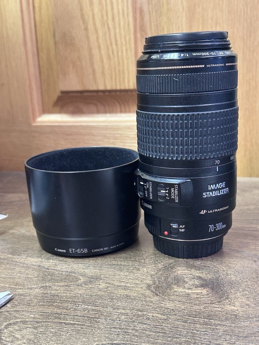 Canon EF 70-300mm f/4-5.6 IS USM Lens With ET-65B Hood - Clean Tested Working